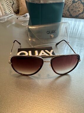 Quay Australia Men’s Brown Gradient Aviator Sunglasses with Gold Frame